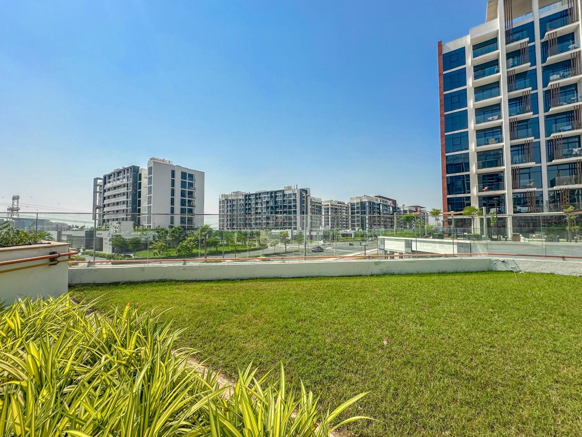 Apartamento Royalton - Serene Studio Apt In The Heart Of Meydan District Dubái Exterior foto