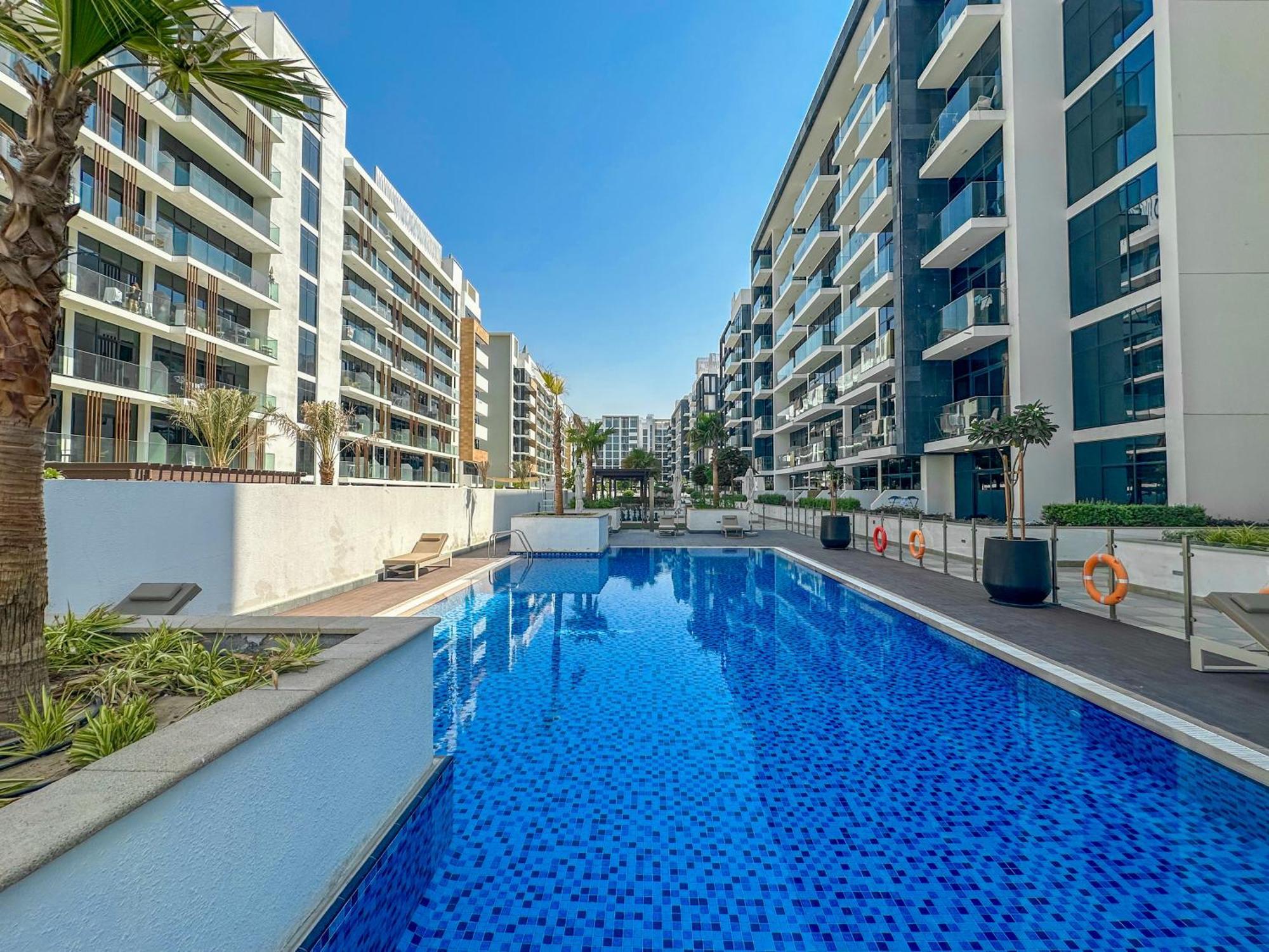 Apartamento Royalton - Serene Studio Apt In The Heart Of Meydan District Dubái Exterior foto